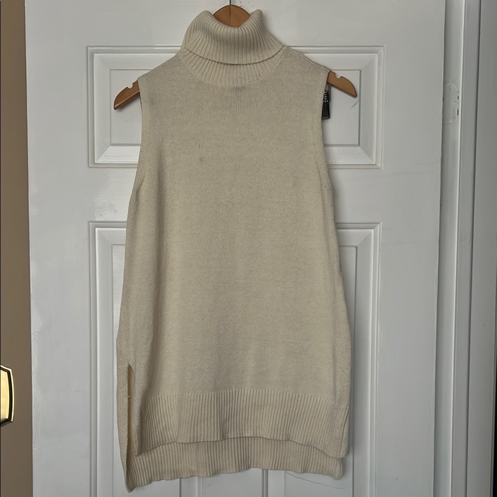 GUC - Ann Taylor Cream Sleeveless Turtleneck Sweater Size M (Ptp 18”)